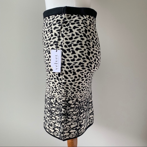 Velvet Skinny Black and Cream Leopard Print Skirt - Picture 4 of 8